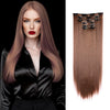 Un mannequin montre un gros plan d'extensions de cheveux clip-in droites de 22 pouces dans une couleur brun chaud.