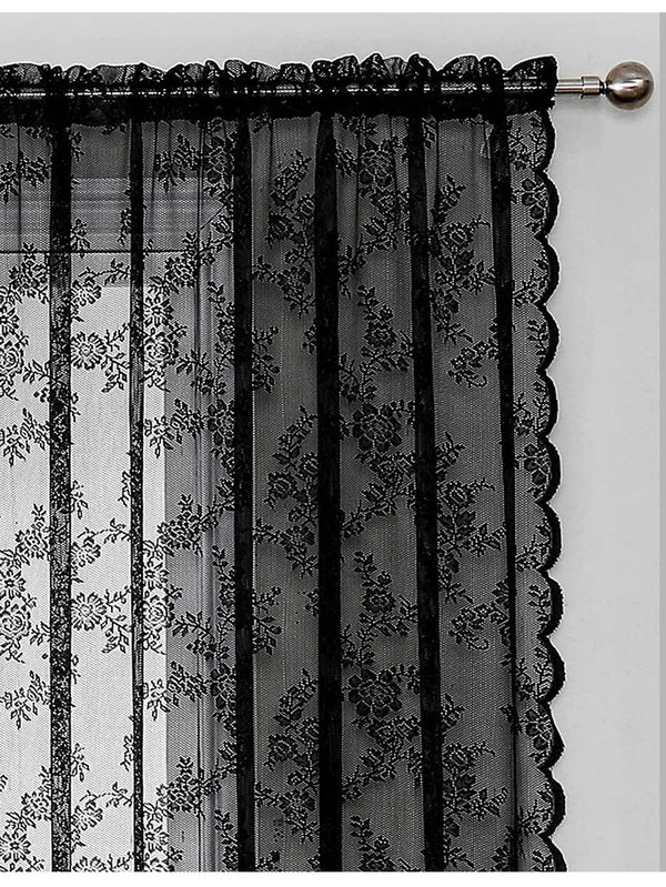 Rideaux en dentelle florale noire, suspendus à une tringle, avec des panneaux transparents et opaques.
