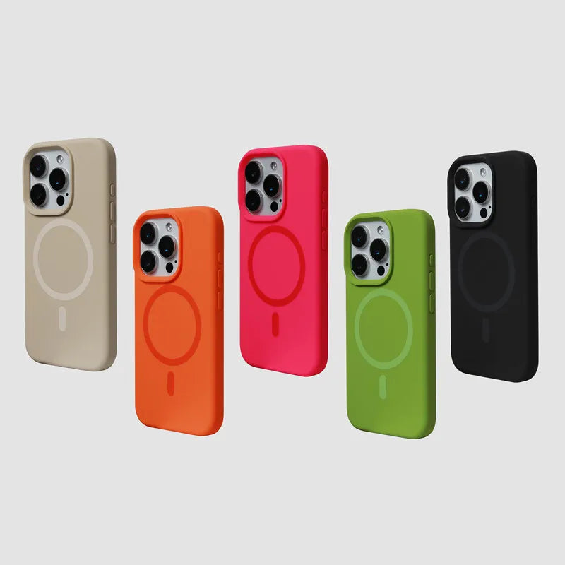Cinq étuis en silicone liquide de couleurs différentes : beige, orange, rose, vert lime et noir.