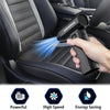 Eine Hand benutzt einen Hand-Jet-Fan, um die Polsterung eines Autositzes zu reinigen.