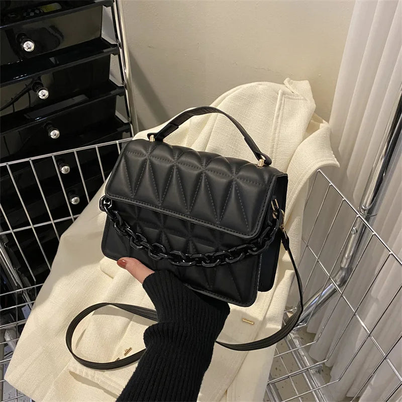 Petite Tote Carrée Matelassée avec Bandoulière Chaîne