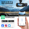 Eine Hand hält ein Smartphone mit einem Live-Feed einer Dashcam-Aufzeichnung, wobei eine Kamera darüber sichtbar ist.