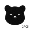 Une paire de tampons à poils noirs en forme de chat pour retirer les poils d'animaux.