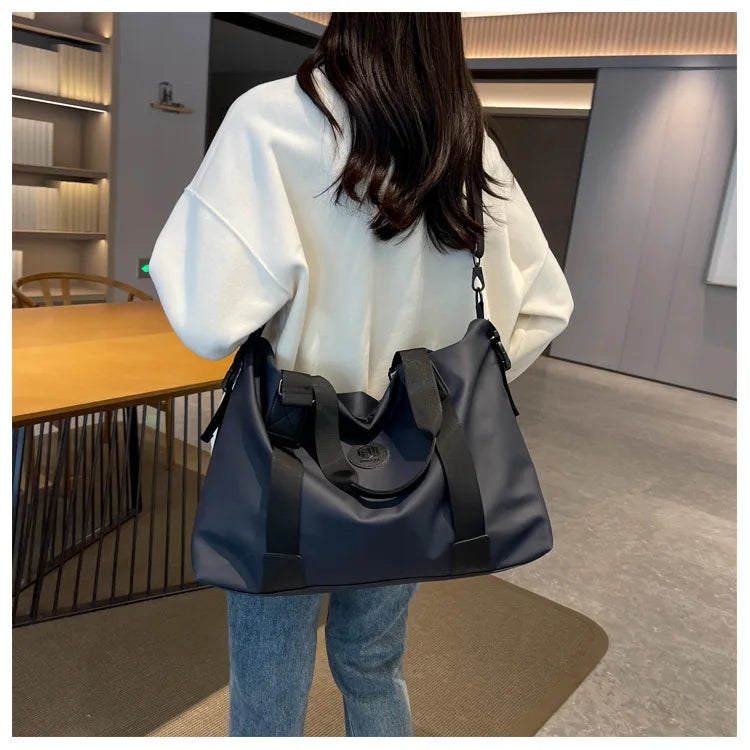 Versatile Large-Capacity Travel Duffel Bag with Water-Resistant Oxford Fabric