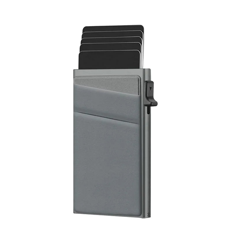 Minimaler Aluminium-RFID-Blockier-Kartenhalter mit mehreren Fächern für Karten.