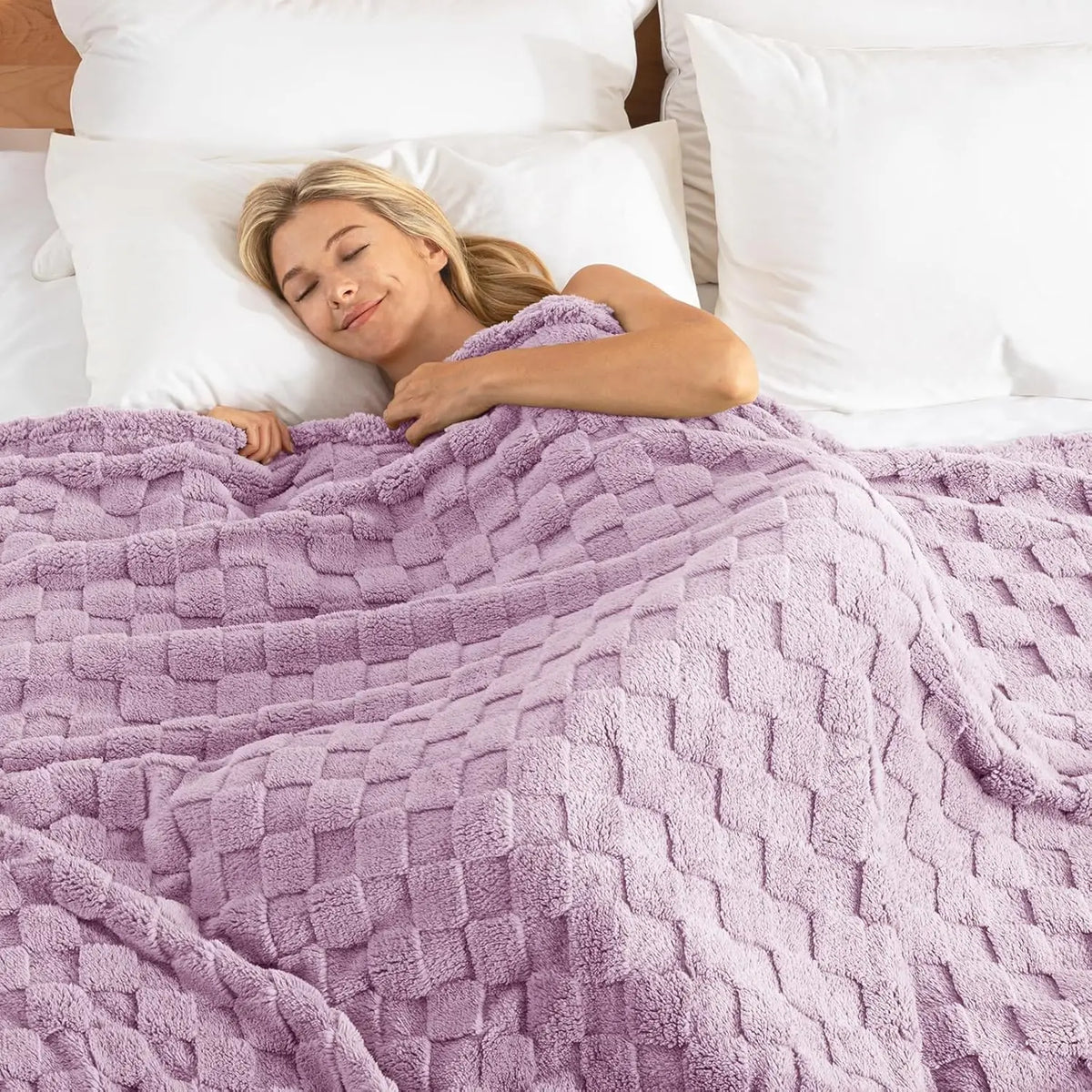 Lilac Checkered Fleece Throw Blanket – Soft & Cozy