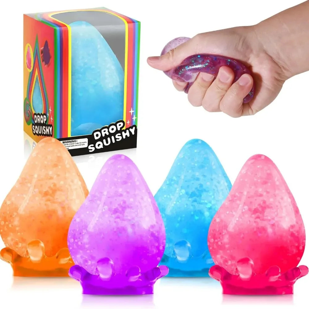 Eine Hand hält einen durchsichtigen lila Stressball neben mehrere bunte Squishy-Bälle.
