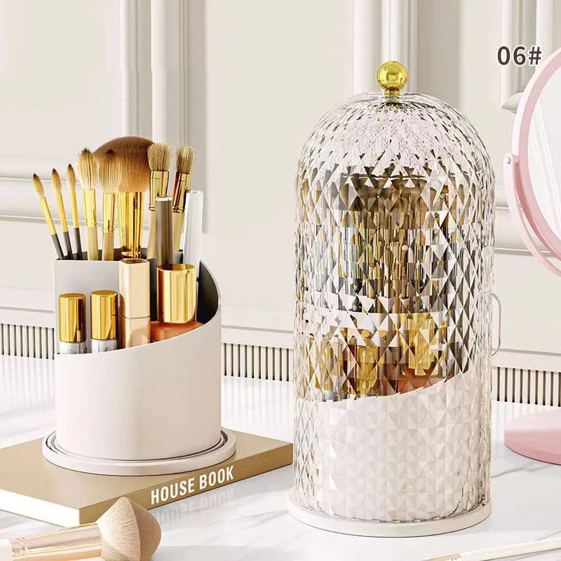 Organizador esférico transparente para brochas de maquillaje con tapa dorada y base blanca.