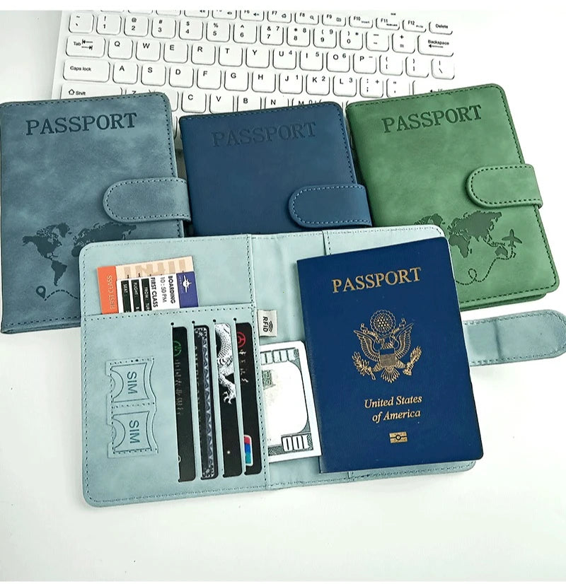 Un juego de fundas para pasaporte de cuero en varios colores, incluyendo azul, verde y gris, con tarjetas de bloqueo RFID den