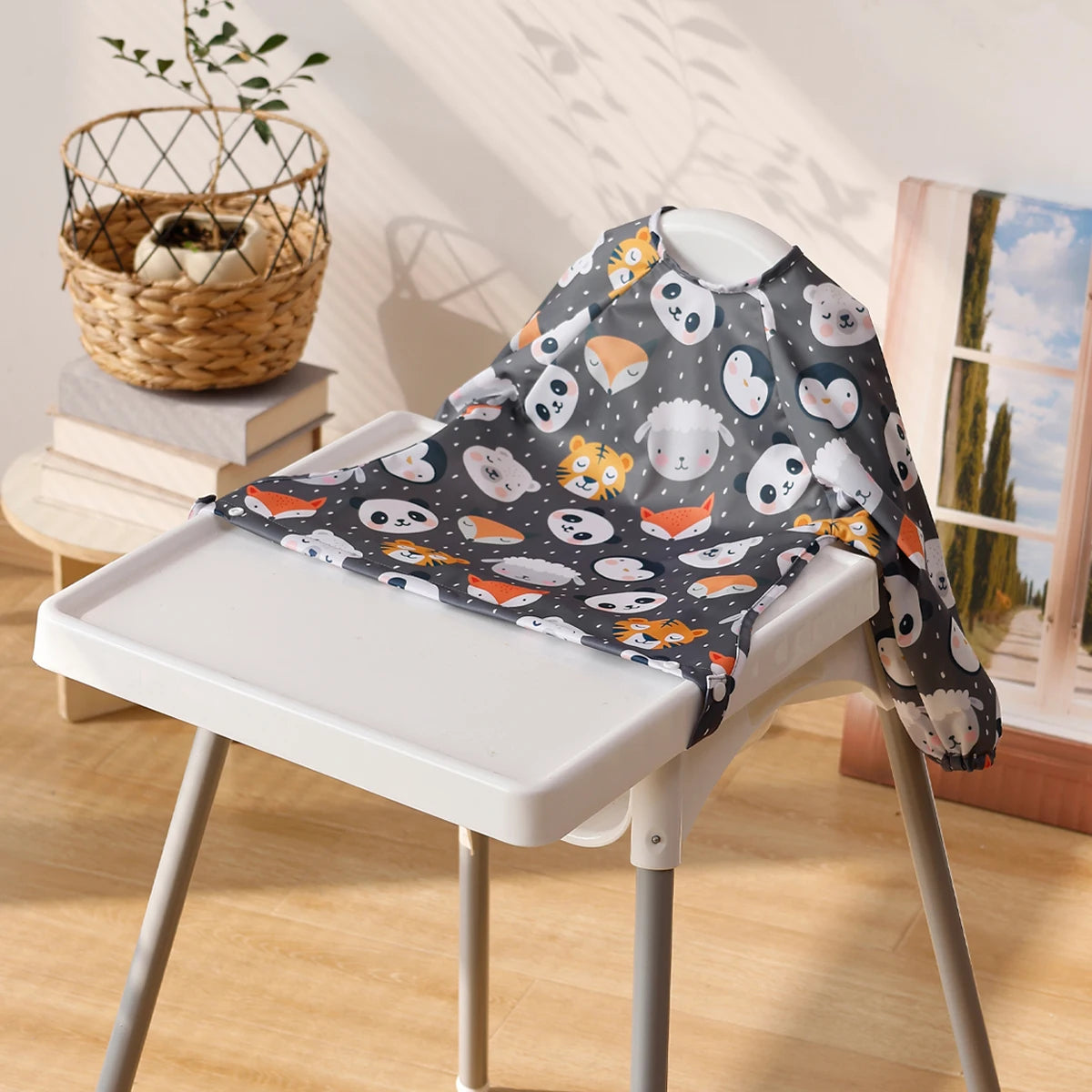 Snap Button Waterproof Baby Feeding Bib with Long Sleeves
