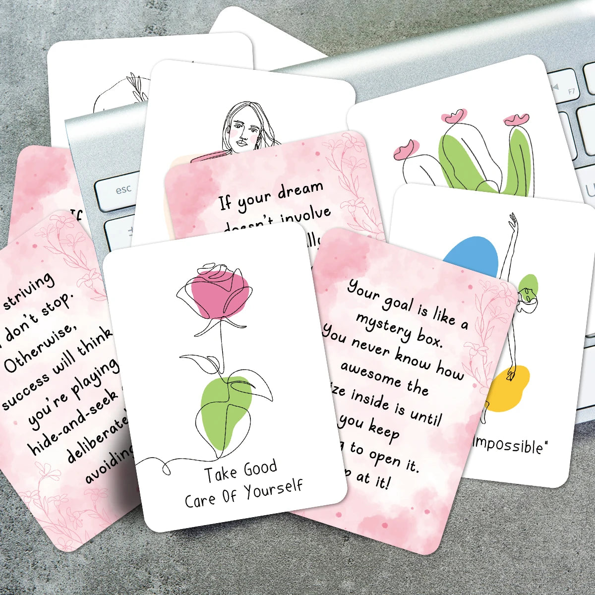 Set aus rosa und weißen Motivationskarten mit Zeichnungen und Text