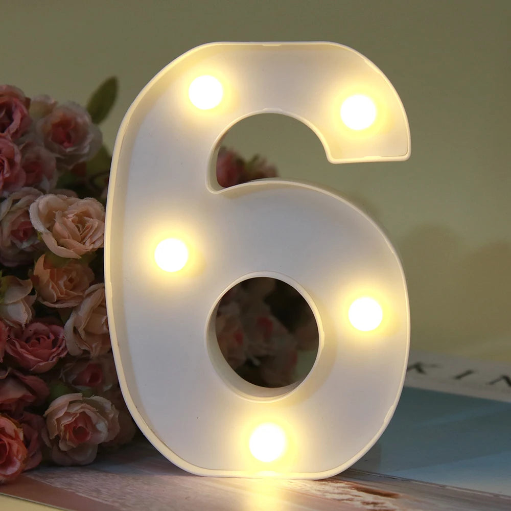 Lumière de nuit en forme de six, une lettre alphabétique blanche LED qui éclaire la zone environnante.