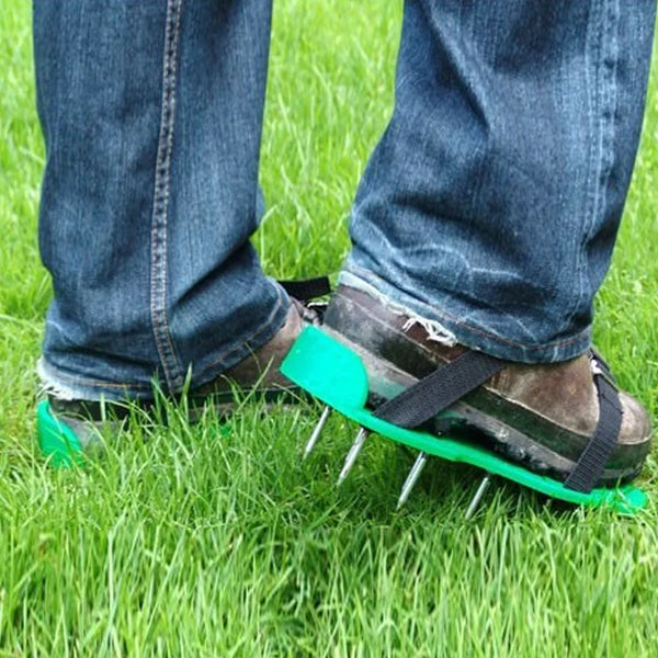 Sandales à Clous pour Aérer la Pelouse