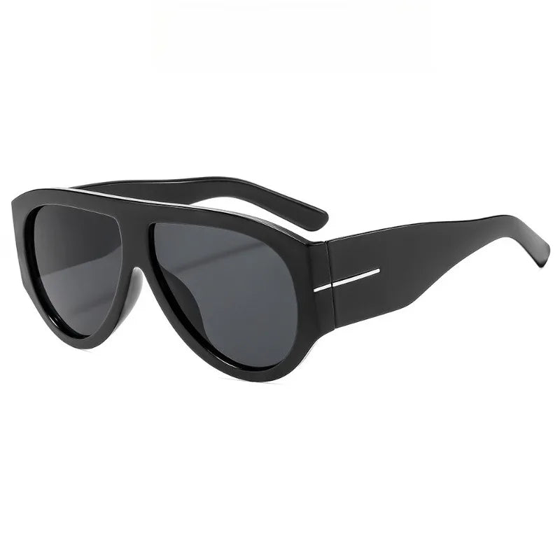 Gafas de ojo de gato negras Y2K oversize vistas de lado.