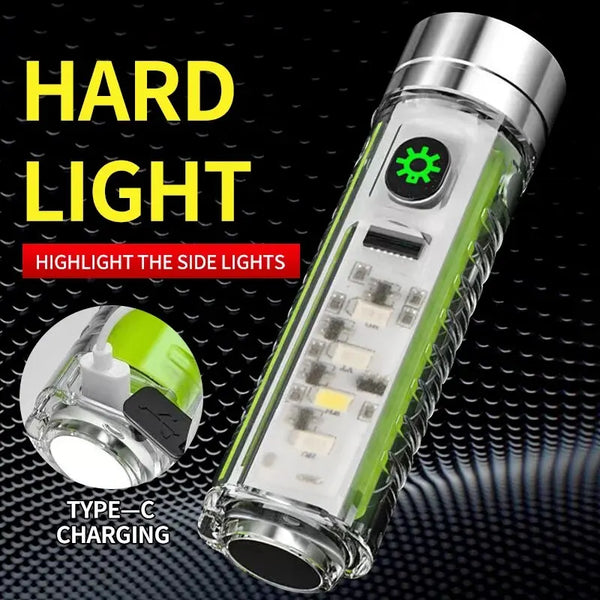 مصباح يدوي LED فضي وأخضر ذو جسم ملمس بجانبه عرض دائري للمنتج.