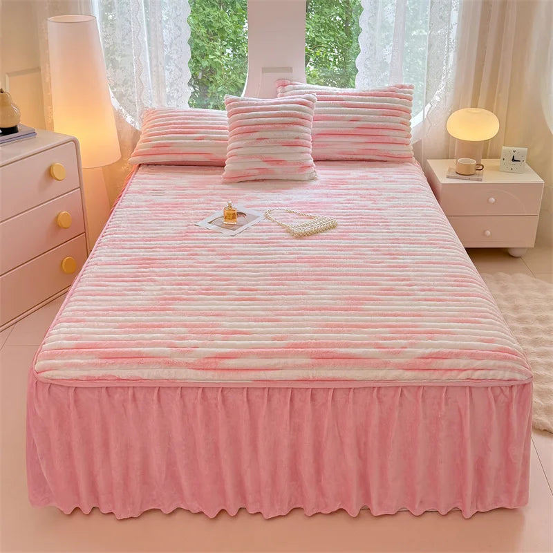 Plush Bed Skirt – Warm, Soft, and Elegant Bedding Essential