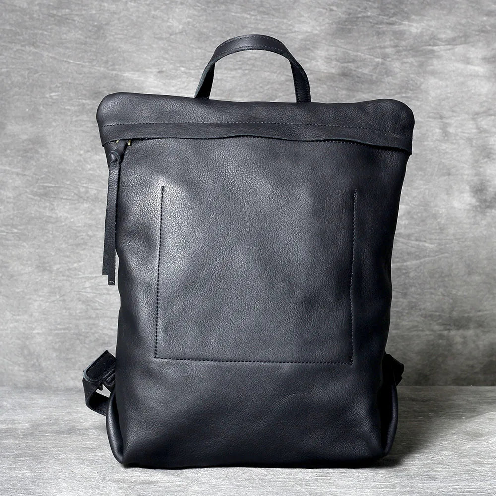 Schwarzer, echter Kuhfell-Rucksack von hinten