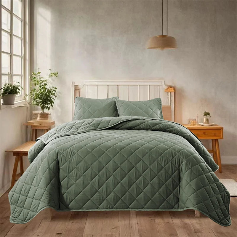 Lightweight Quilted Bedspread Set with Cloud Pattern