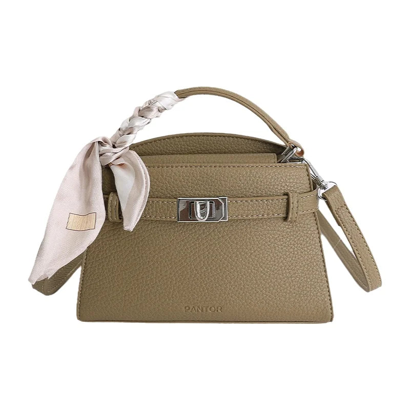 Beige Kunstleder-Clutchtasche mit geflochtenem Riemchen und silberner Hardware