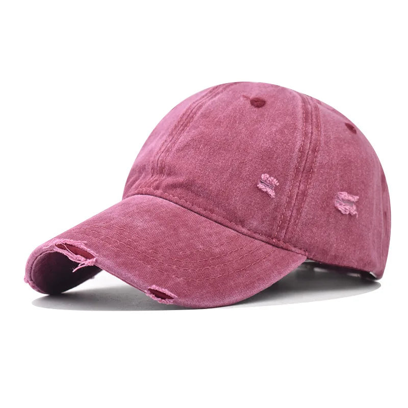 Verstaubte rosa Vintage-gewaschene Baumwoll-Baseballkappe von der Seite
