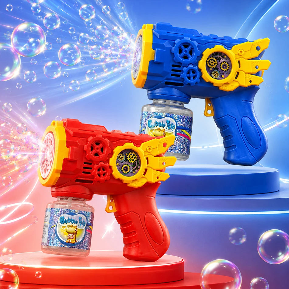 Blaues und rotes automatisches Seifenblasenpistolenspielzeug, das Blasen gegen einen leuchtend blauen Hintergrund feuert.