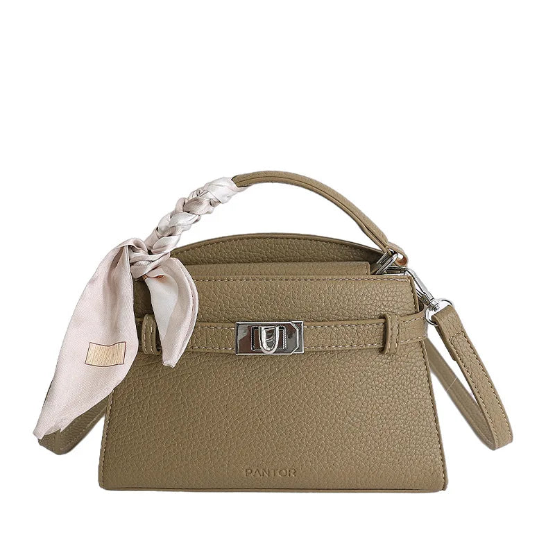 Beige Kunstleder-Clutchtasche mit geflochtenem Riemen und silberner Hardware