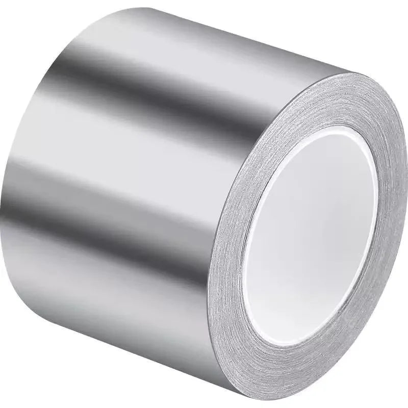 Rouleau de ruban de réparation en aluminium résistant dans une forme cylindrique.