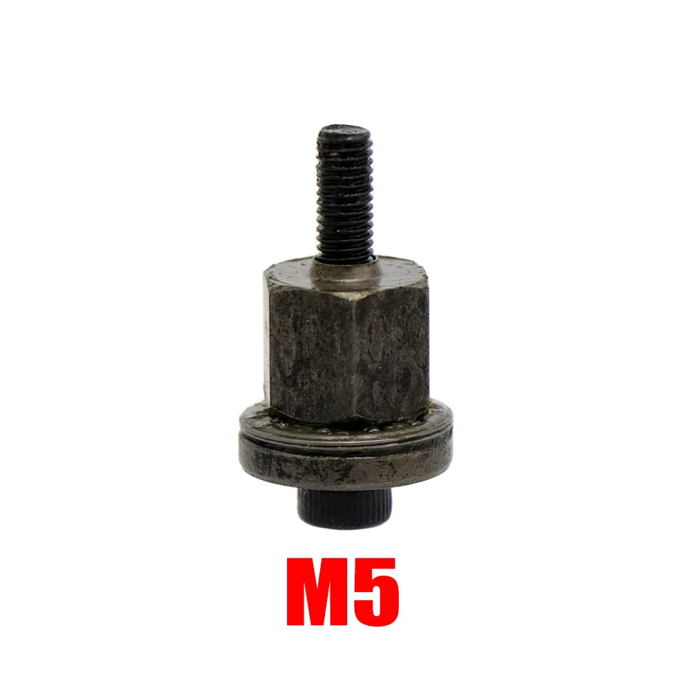 Eine einzelne M5-Manuell-Rivette-Mutter, bestehend aus einem Gewindestift und einem sechseckigen Körper.