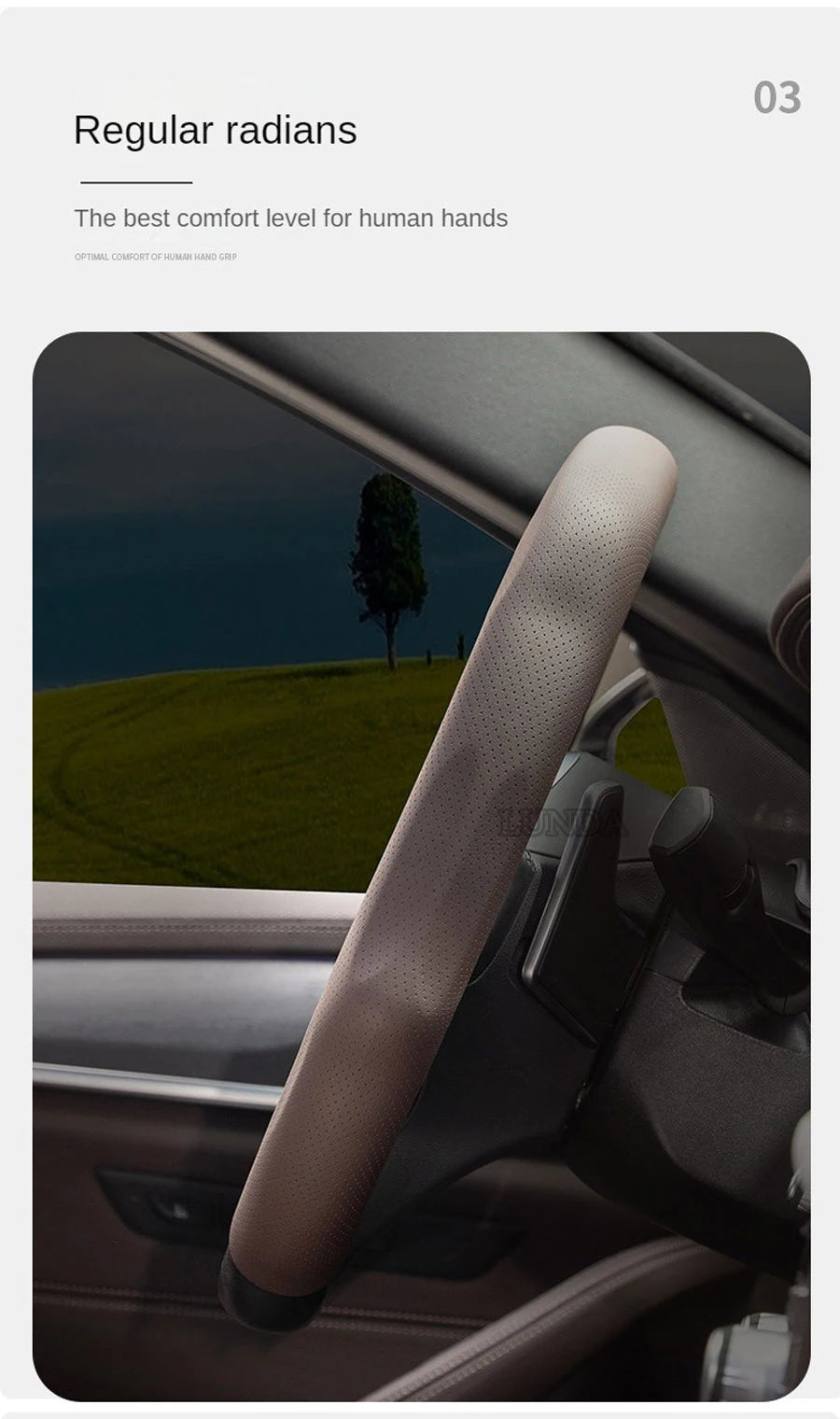 Nahaufnahme einer braunen Leder-Lenkradabdeckung auf einem Auto-Lenkrad.