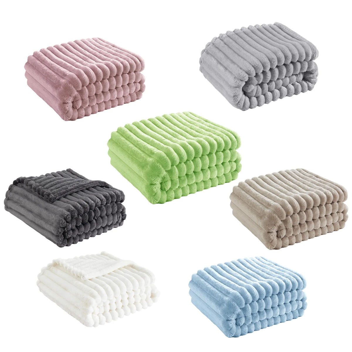 Colección de mantas de franela dobladas en varios colores como rosa, gris, verde, carbón, beige y azul.