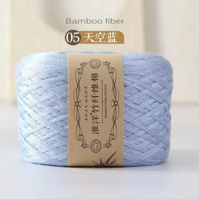 A skein of light blue bamboo fiber yarn labeled as 05 天空蓝 for knitting and crochet.