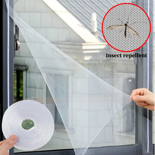 Una red de insectos autoadhesiva transparente se aplica a un panel de vidrio, con un diagrama insertado que ilustra el insect