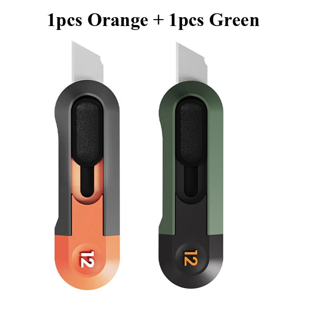 Deux petits couteaux utilitaires de poche, un orange et un vert, présentés côte à côte.