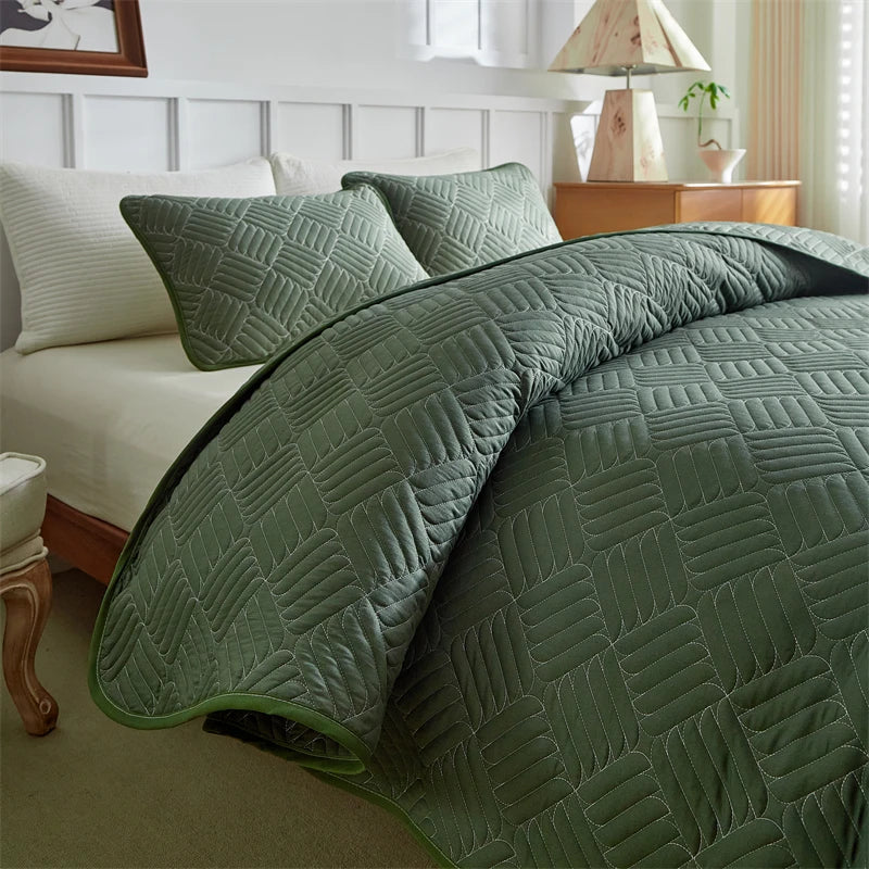 Lightweight All-Season Quilted Bedding Set with Pillow Shams
