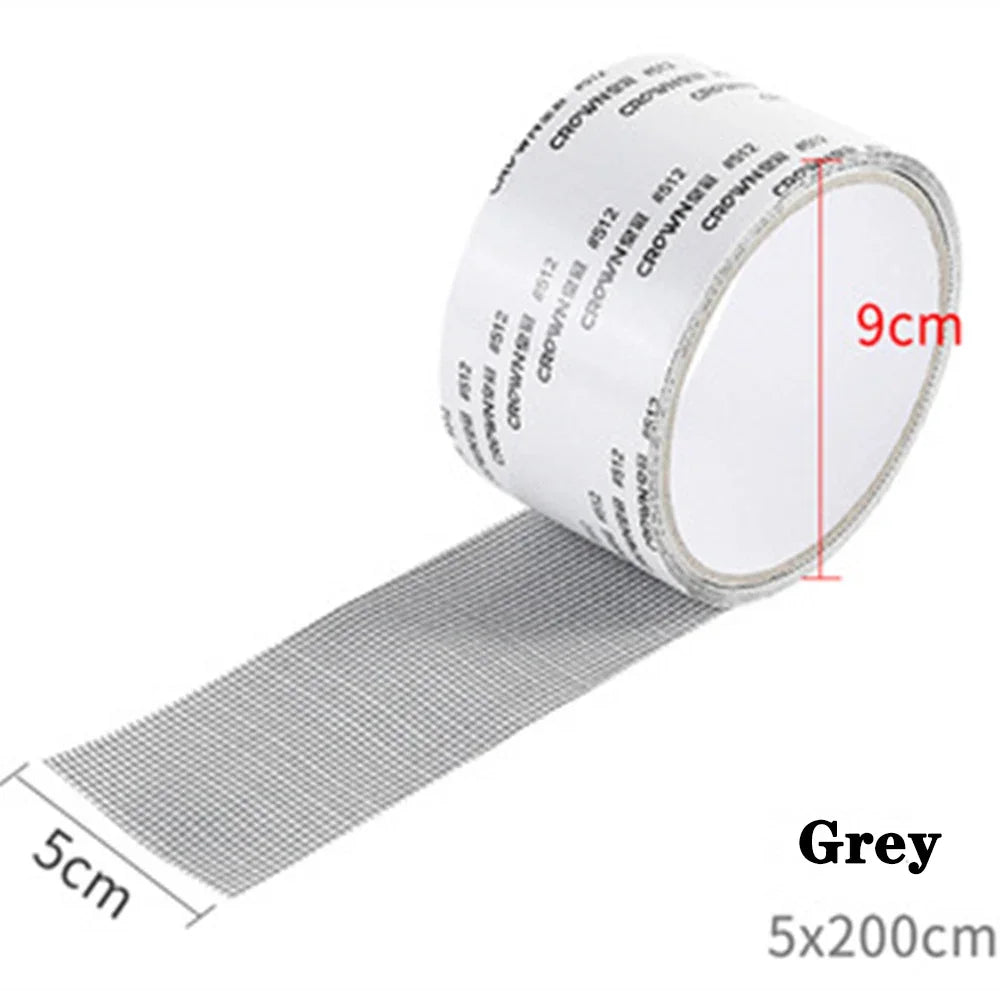 Graue Moskitonetz-Reparaturtaperolle mit 9 cm Breite und 5 cm langer Streifen.
