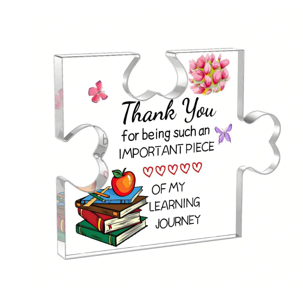 Souvenir puzzle en acrylique clair avec un message de remerciement, des fleurs et une pile de livres.