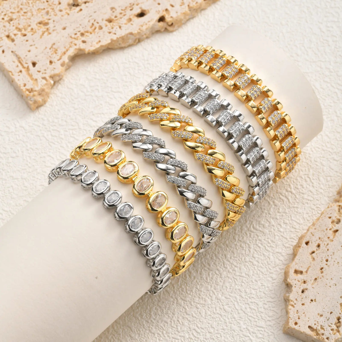 Bracelet Chaîne à Anneau de Papier Doré avec Pierres CZ