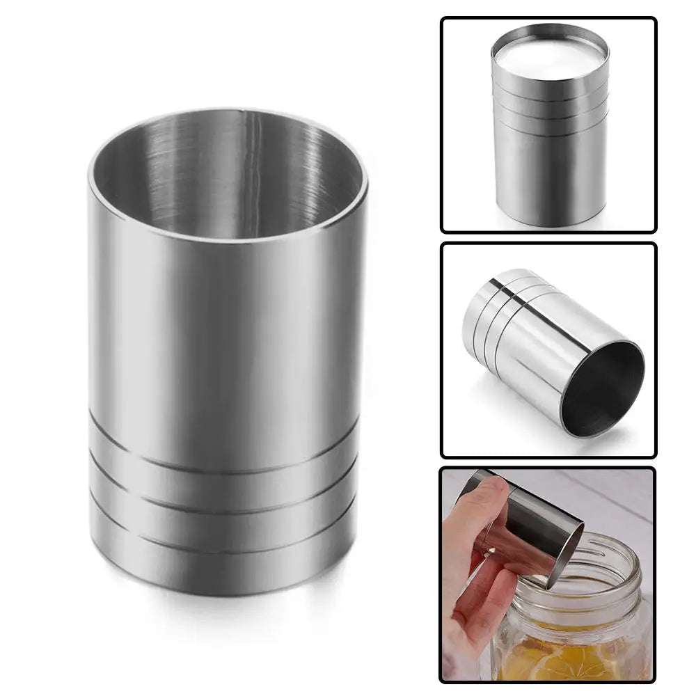 Edelstahl-Messbecher für Barware in verschiedenen Winkeln und eine Nahaufnahme des Glases