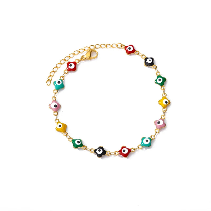 Goldenes Armband mit kleinen Nazar-Amuletten in roten, grünen und schwarzen Steinen.