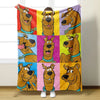 Buntes Flanell-Überwurf mit verschiedenen Scooby-Doo Cartoon-Hundcharakteren.