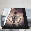 Dunkles Foto von Ronaldo in einem weißen Trikot, die Hände in die Hüften gestemmt.