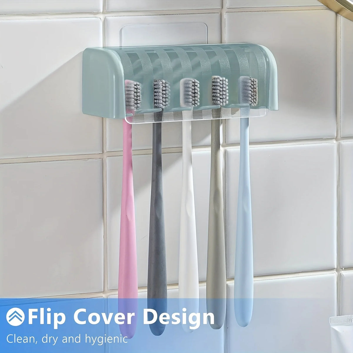 Klares Silikon-Flip-Cover-Zahnbürstenhalter mit mehreren Borsten an einer weißen Fliesenwand