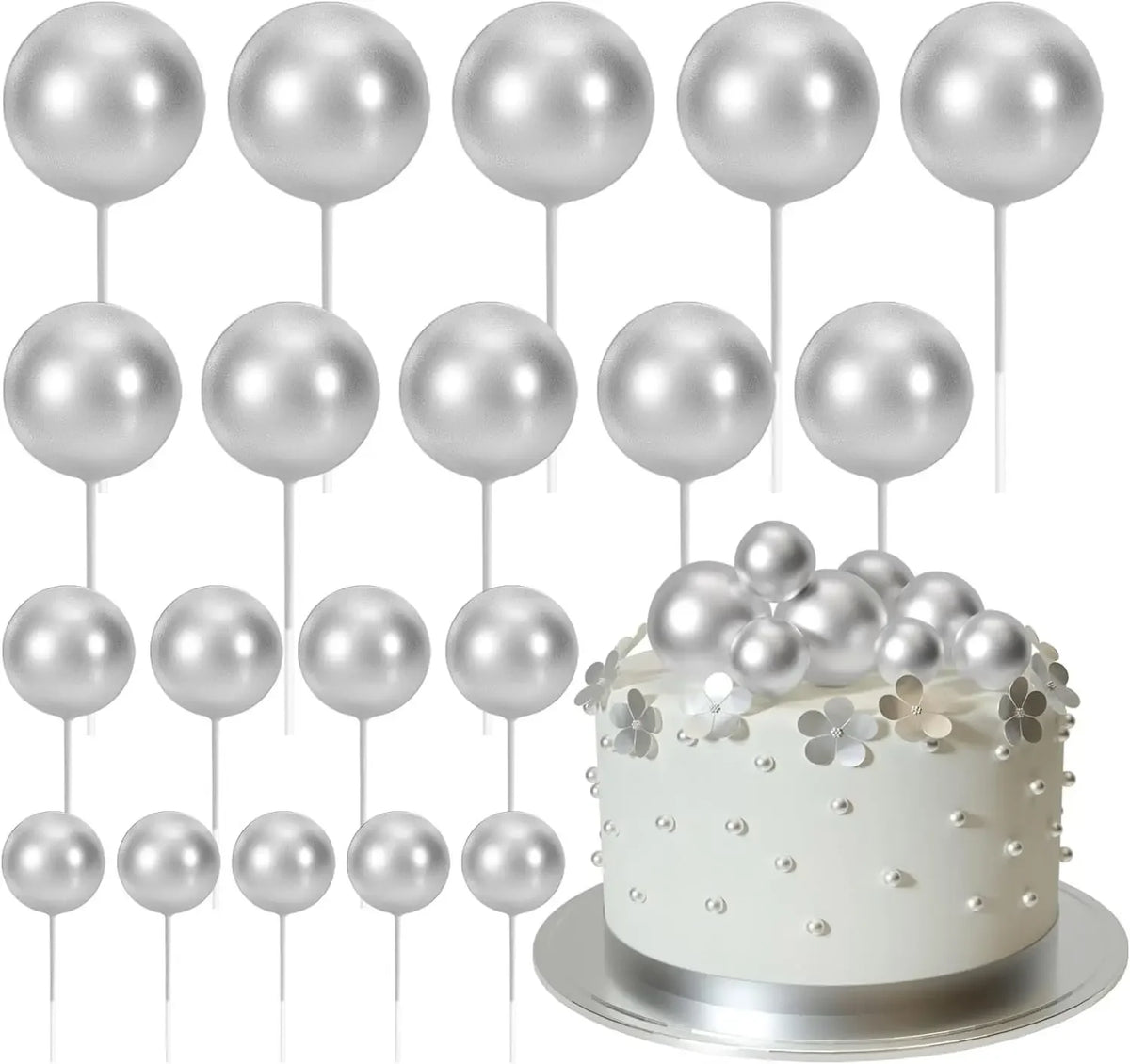 Ein Set von 20 silbernen Ball-Kektoppern auf weißen Stäbchen, präsentiert auf einer silbernen Platte.
