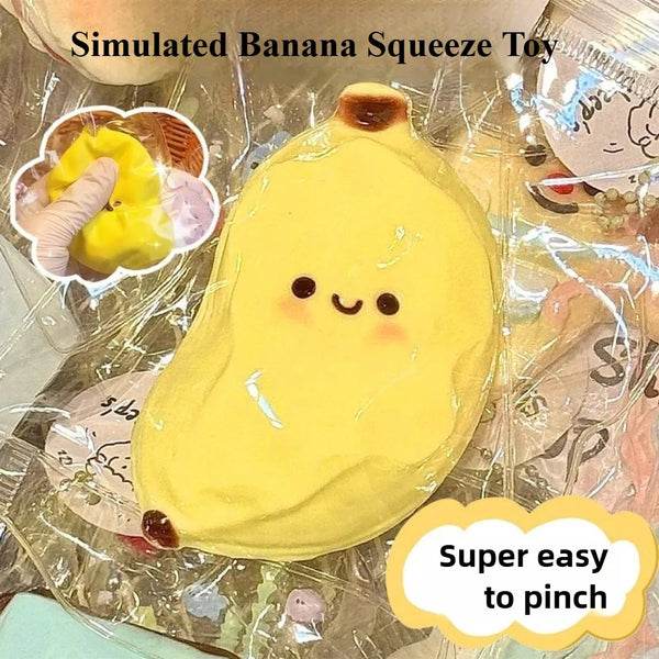 Gelbes simuliertes Bananen-Pressspielzeug in klarem Plastikverpackung.