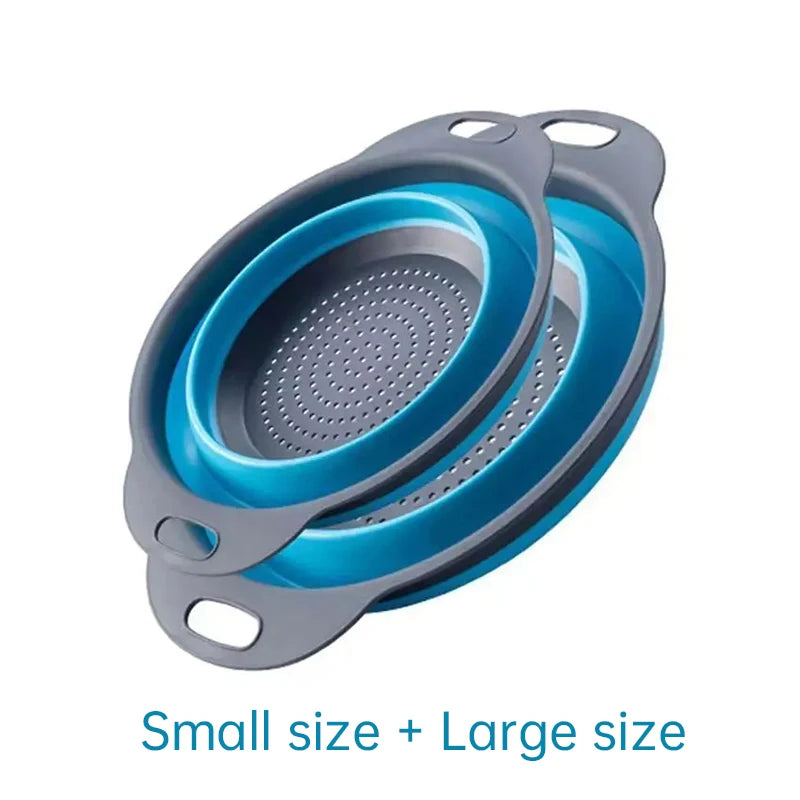 Un set de deux paniers de drainage en silicone dans des tons gris et bleu, montrant différentes tailles.
