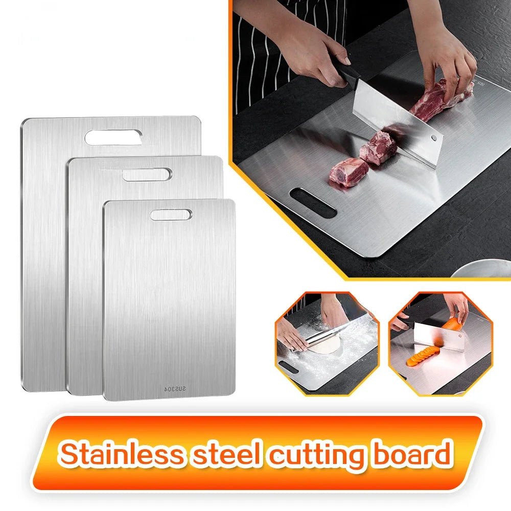 Edelstahl-Cuttingboard mit Messer zum Schneiden von Fleisch, Nahaufnahmen des zweifachen Designs.