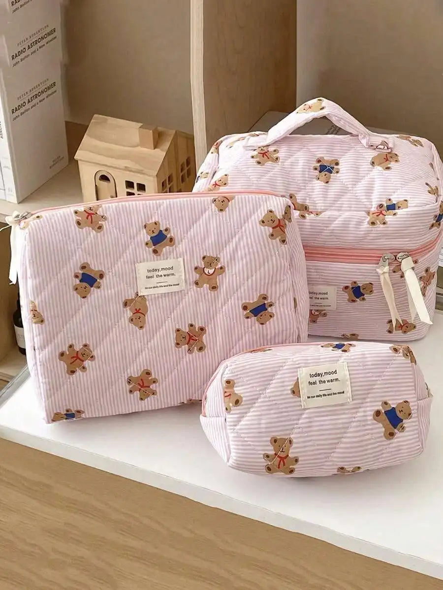 Rosa gestreifte Bären-Make-up-Tasche mit Mehrfachfächern und Stoffriemen.