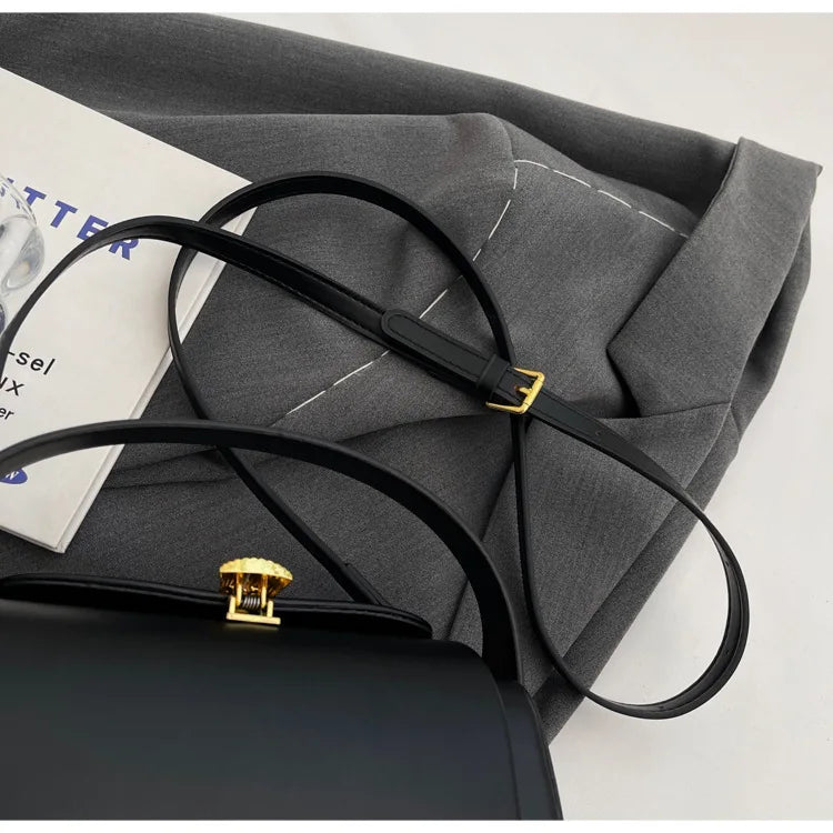 Classic Retro Crossbody Shoulder Bag with Textured Flap