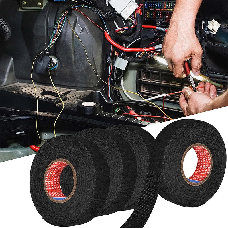 Rouleaux de ruban isolant électrique noir utilisés pour envelopper des fils dans un faisceau électrique automobile.