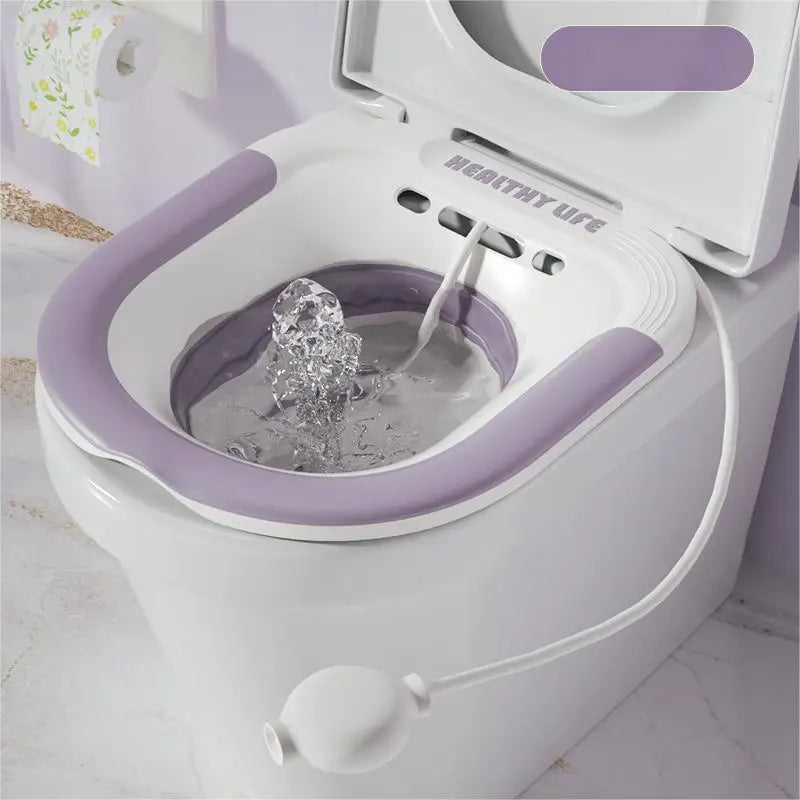 Weiße Badewanne für Schwangerschaftspflege mit lila Rand und weißem Gießspout.